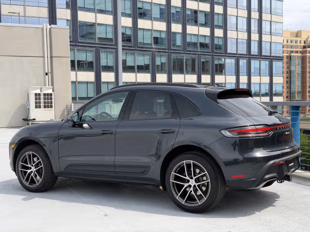 2026 Porsche Macan - Photo 18