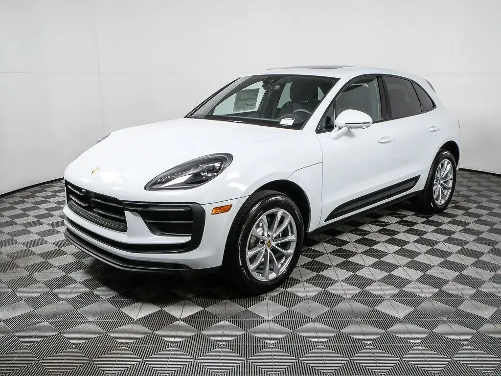 2026 Porsche Macan T - Photo 8