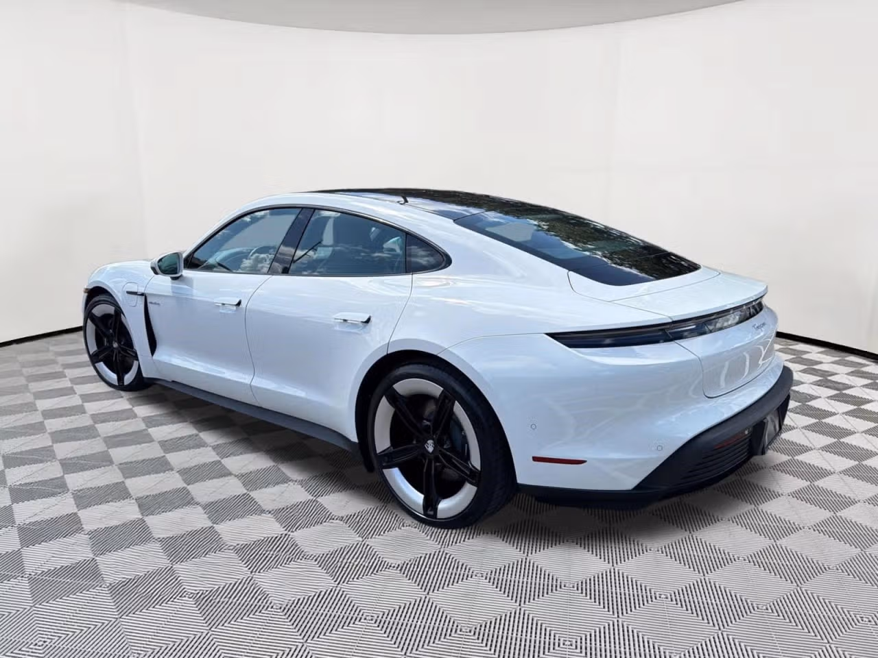 2025 Porsche Taycan 20