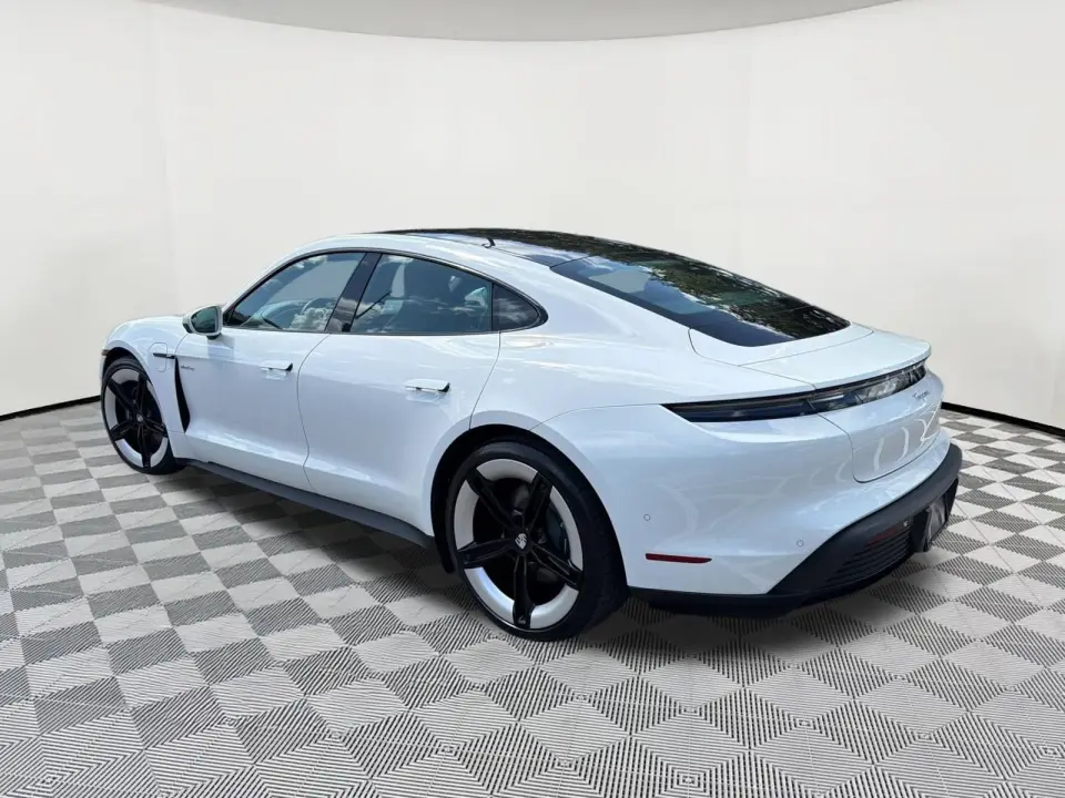 2025 Porsche Taycan 23