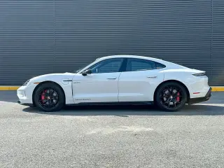 2026 Porsche Taycan S - Photo 13