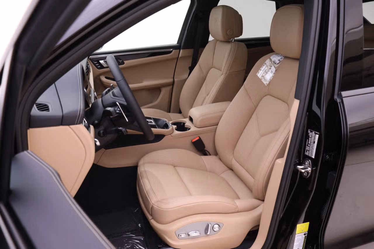 2026 Porsche Macan T - Photo 36