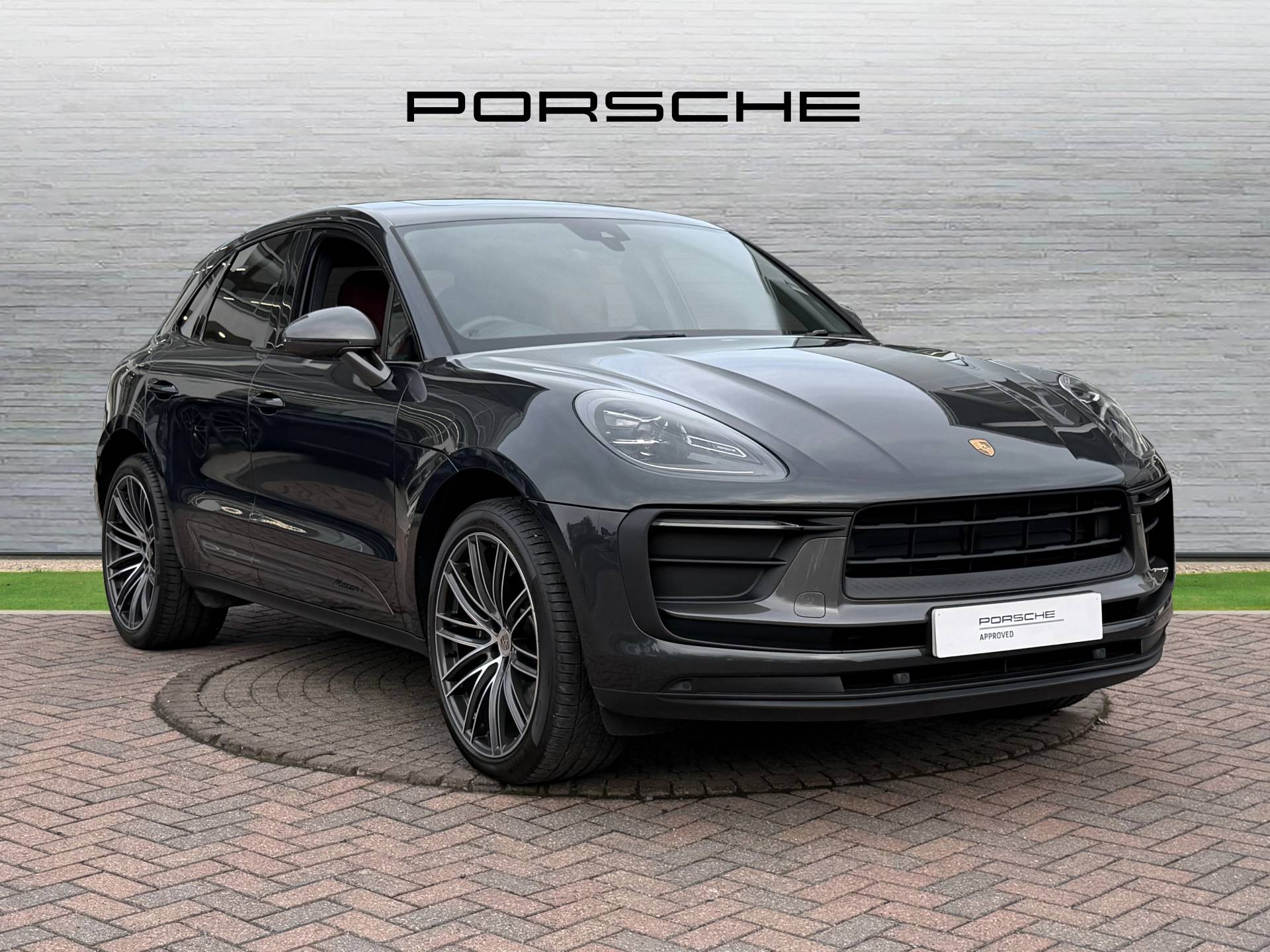 Macan T, photo 1 of 45