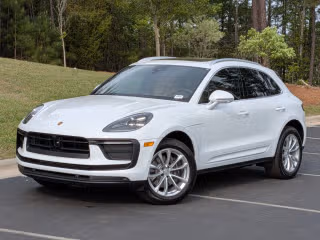 2025 Porsche Macan's photo