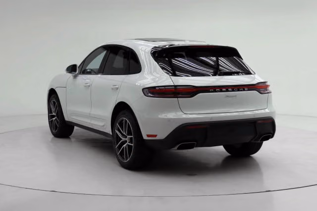 2026 Porsche Macan T - Photo 18
