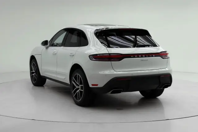 2026 Porsche Macan T - Photo 22