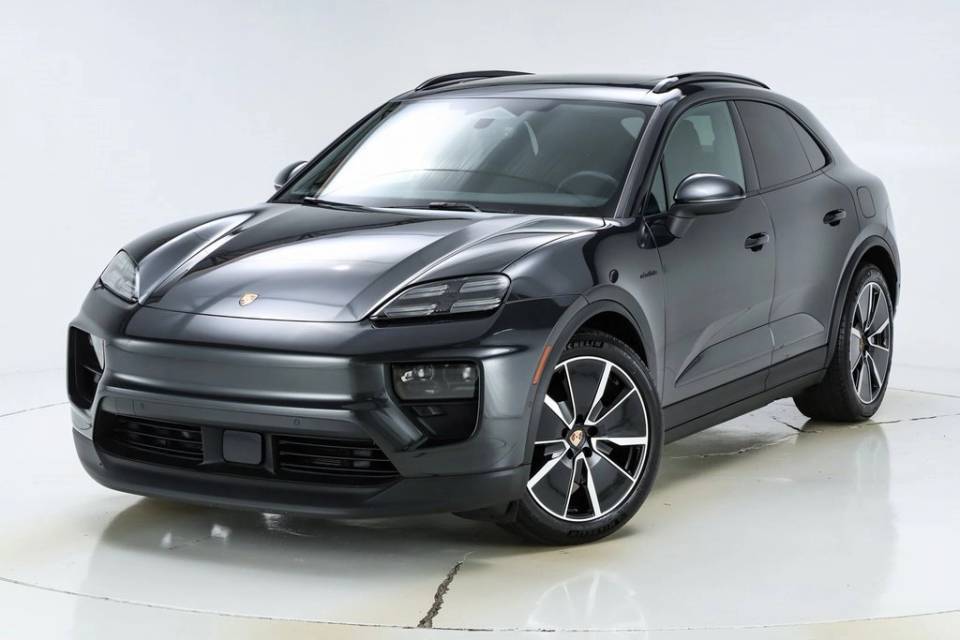 2025 Porsche Macan Base