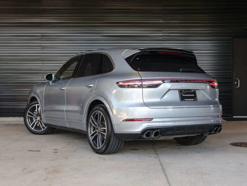 2022 Porsche Cayenne Turbo - Photo 24