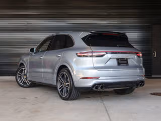 2022 Porsche Cayenne Turbo - Photo 17