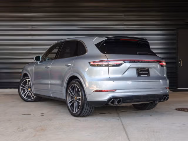 2022 Porsche Cayenne Turbo - Photo 18