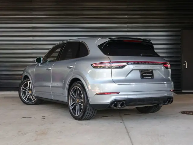 2022 Porsche Cayenne Turbo - Photo 22