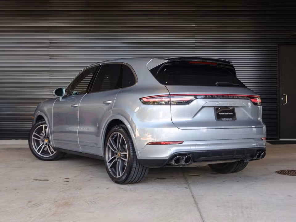 2022 Porsche Cayenne Turbo - Photo 19