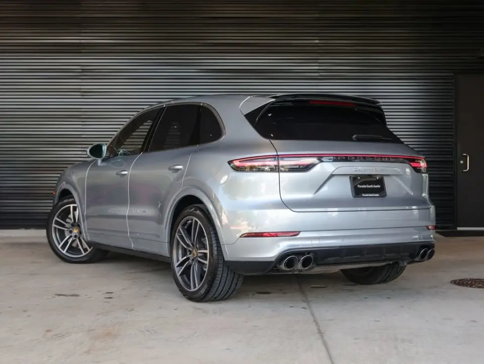 2022 Porsche Cayenne Turbo - Photo 23