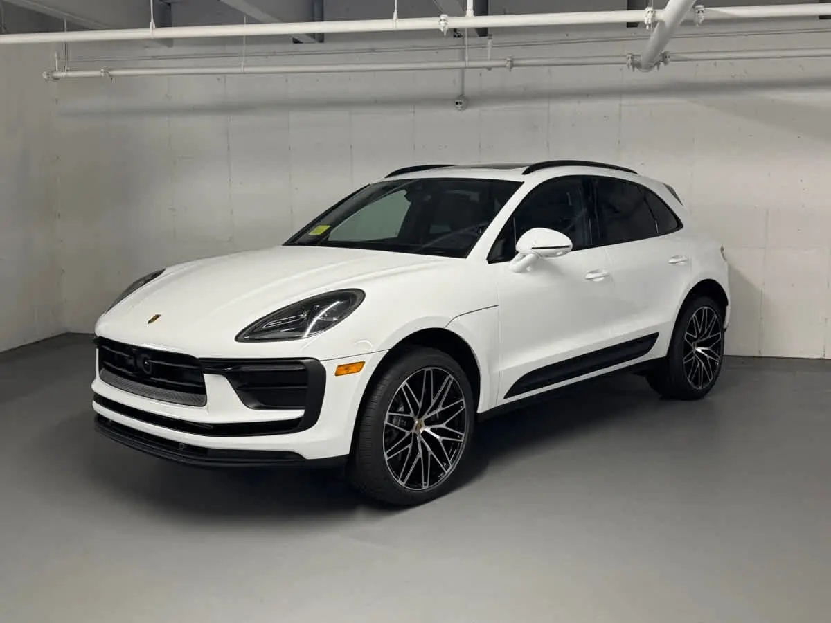 2026 Porsche Macan - Photo 8