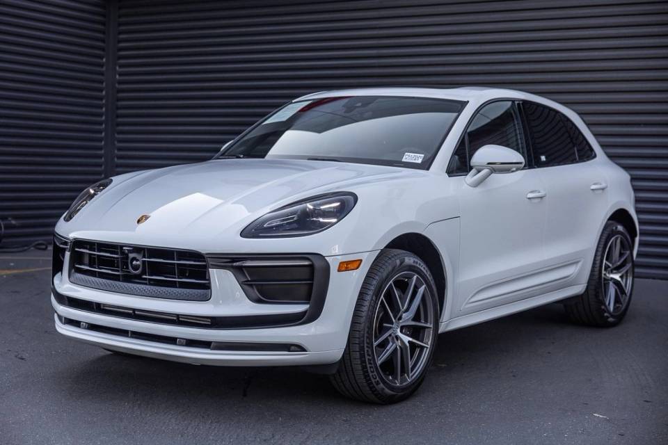 2025 Porsche Macan T