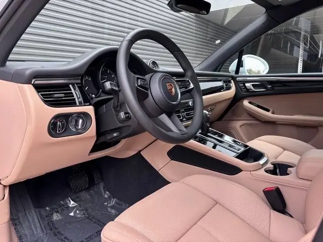 2026 Porsche Macan Base - Photo 31