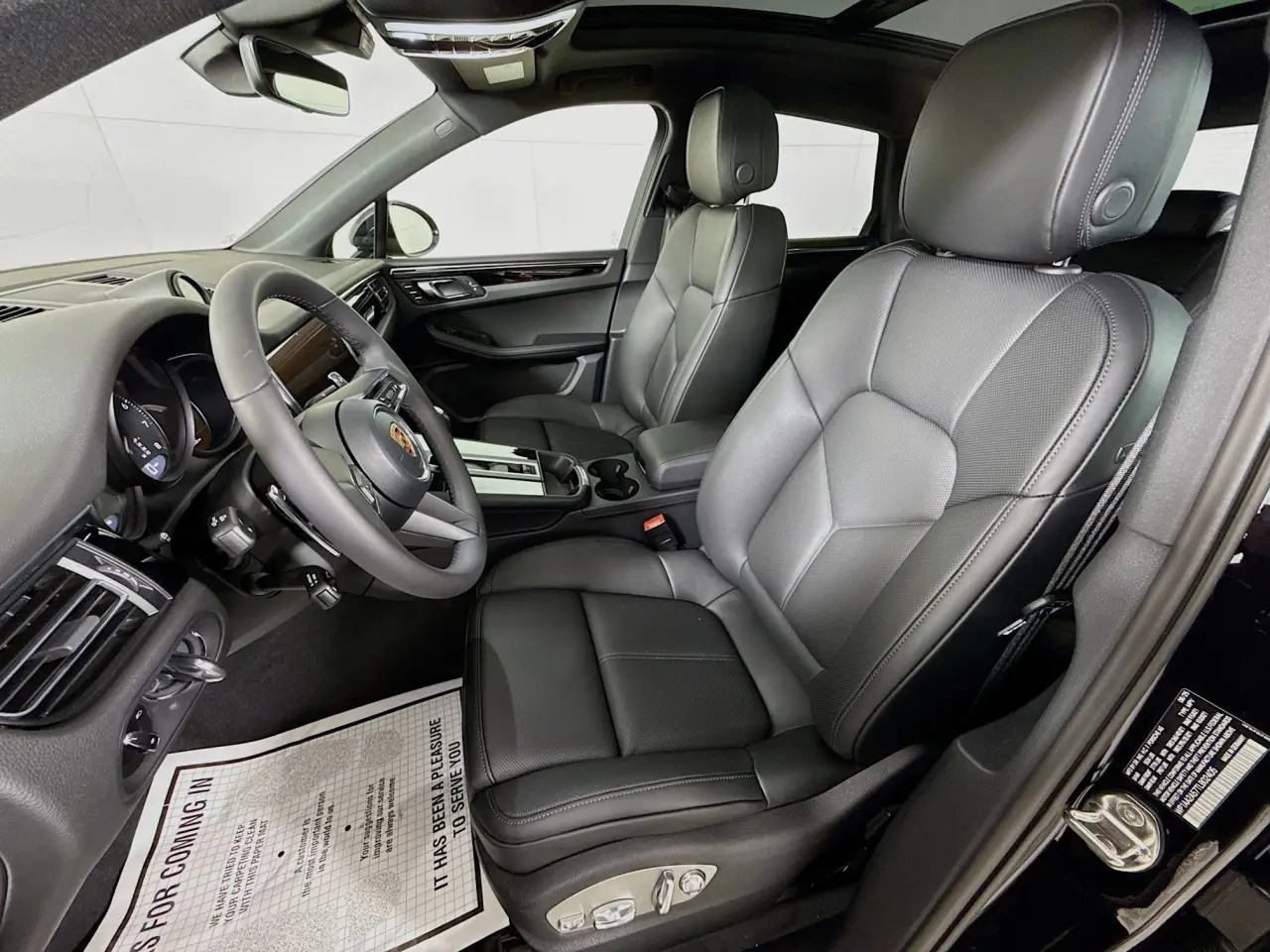 2026 Porsche Macan T - Photo 40