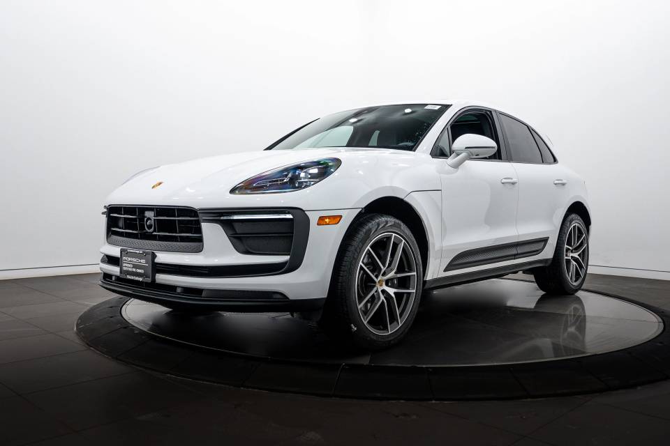 2026 Porsche Macan Base