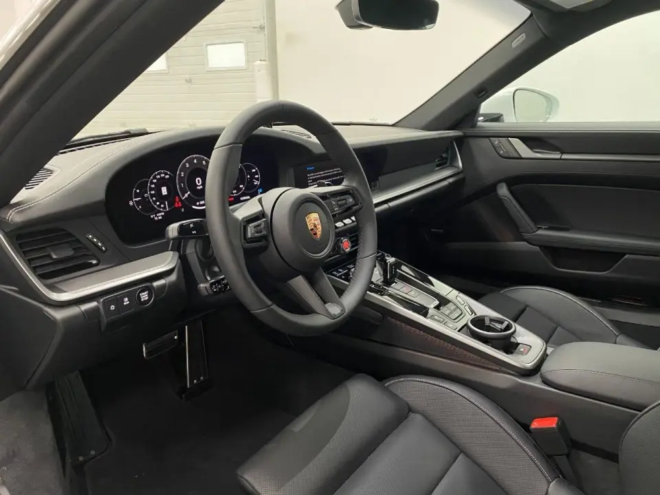2026 Porsche 911 S - Photo 31