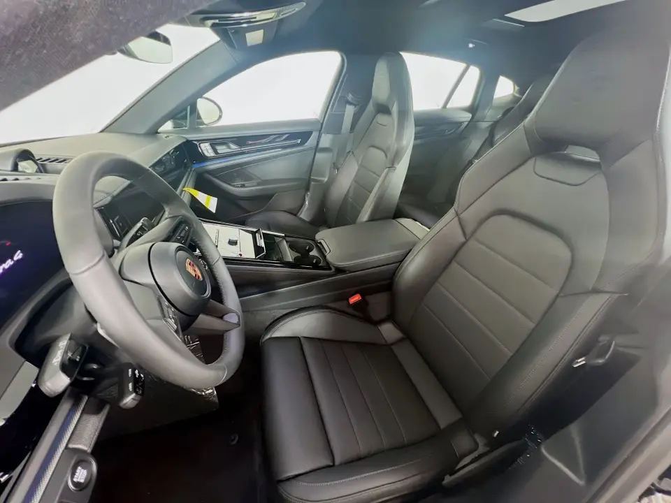 2026 Porsche Panamera 4 E-Hybrid - Photo 39