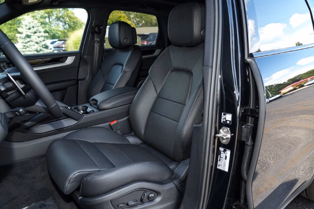 2026 Porsche Cayenne S E-Hybrid - Photo 36