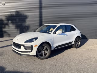 2025 Porsche Macan -'s photo