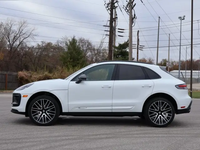 2026 Porsche Macan T - Photo 14