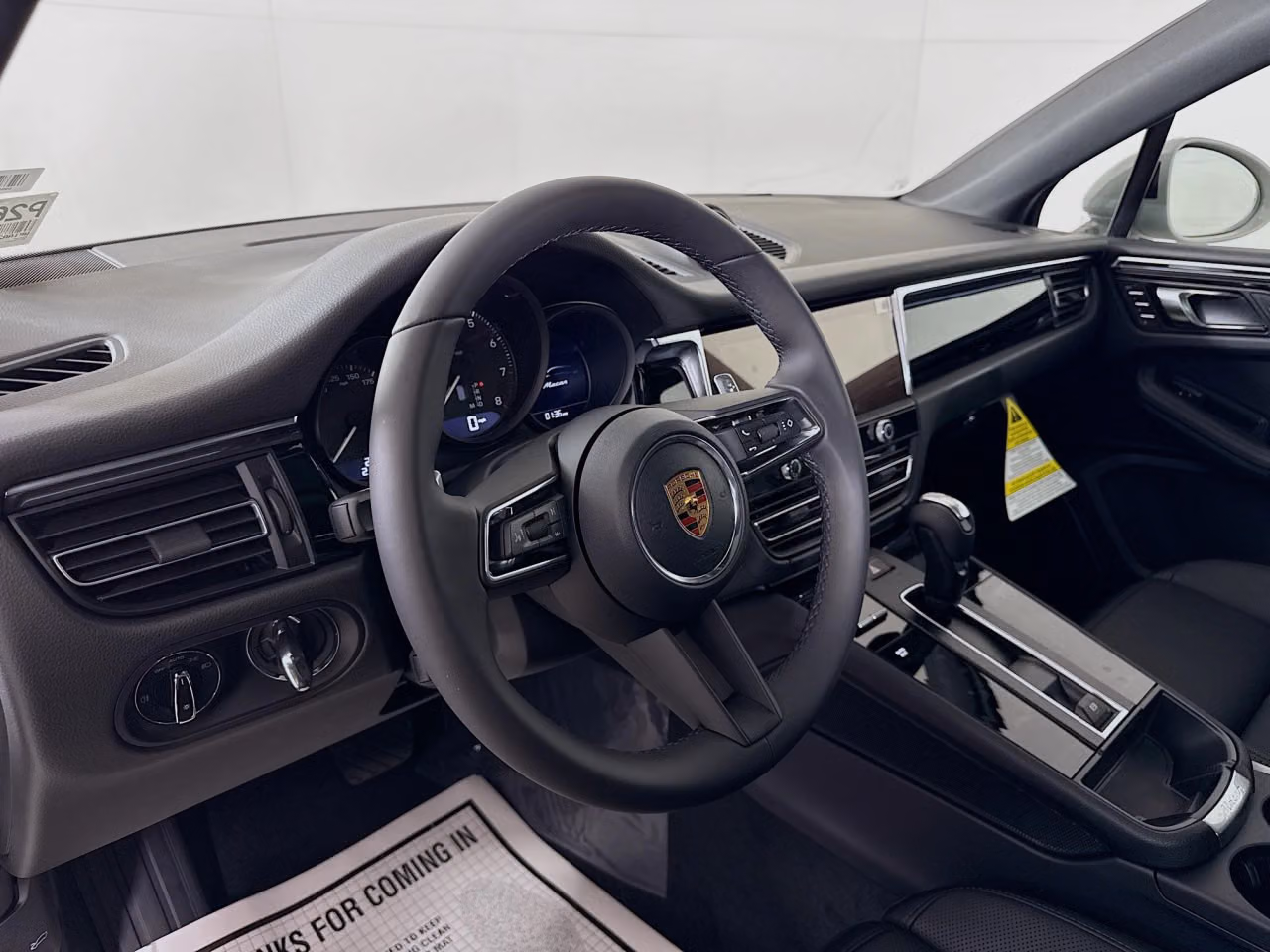 2026 Porsche Macan T - Photo 28