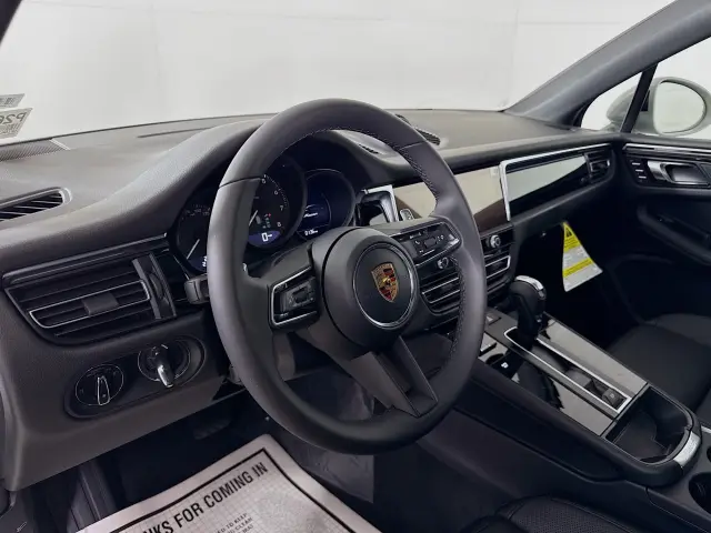 2026 Porsche Macan T - Photo 30