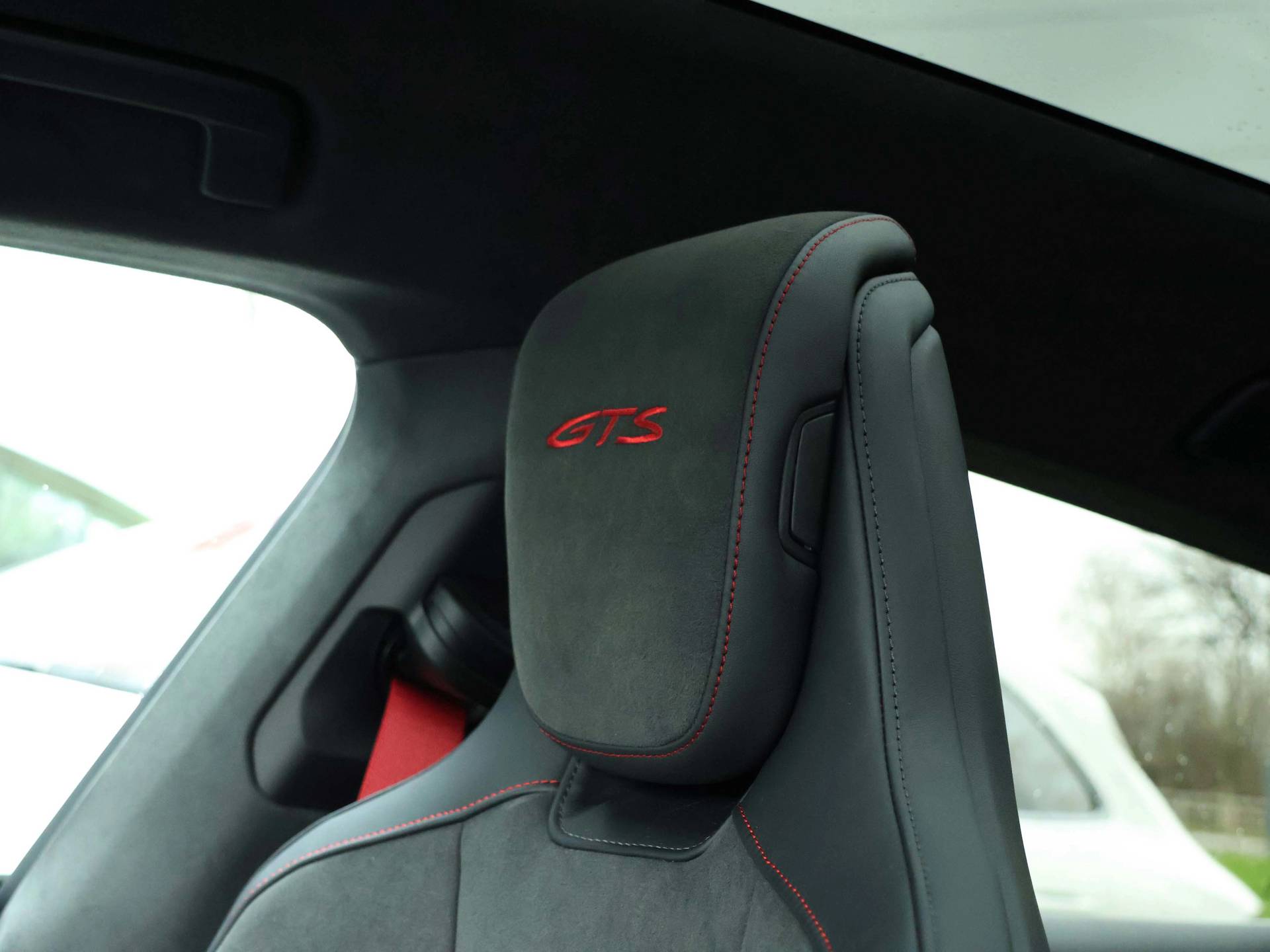 Taycan GTS Sport Turismo, photo 34 of 34