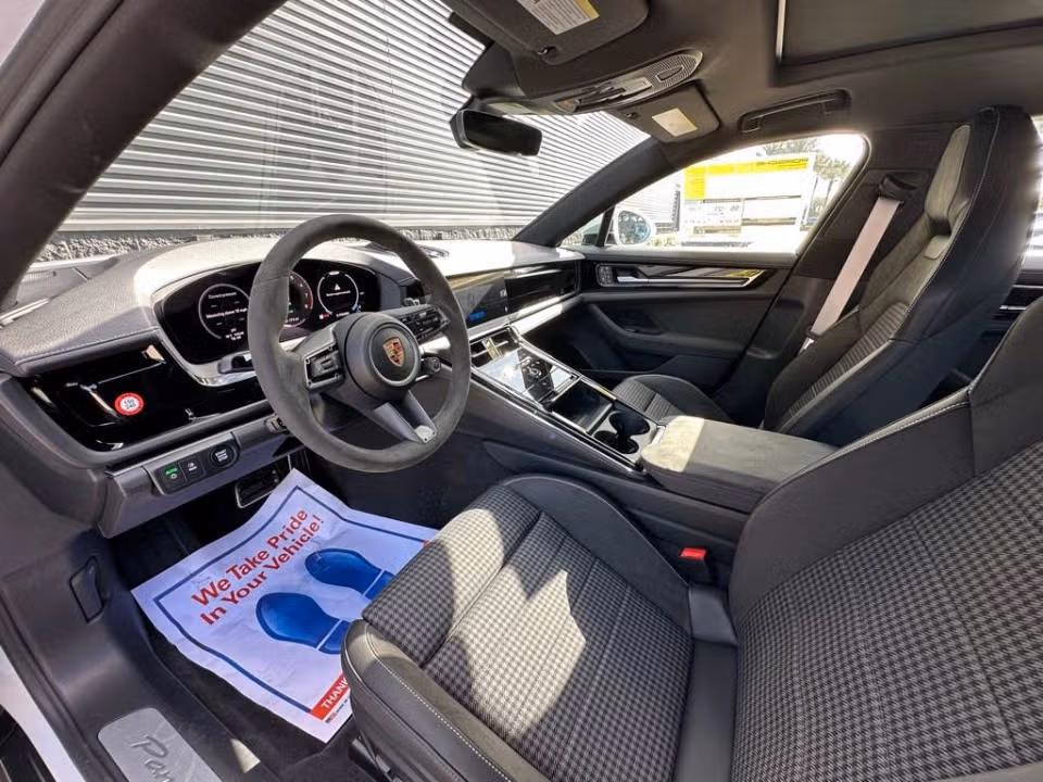 2025 Porsche Panamera 4 E-Hybrid - Photo 27