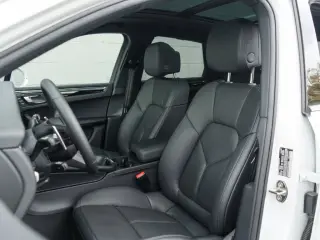 2026 Porsche Macan Base - Photo 37