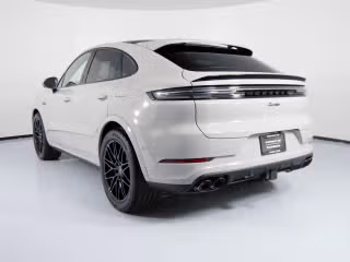 2026 Porsche Cayenne Coup Turbo E-Hybrid - Photo 17