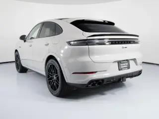 2026 Porsche Cayenne Coup Turbo E-Hybrid - Photo 21