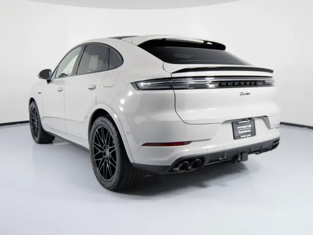 2026 Porsche Cayenne Coup Turbo E-Hybrid - Photo 22