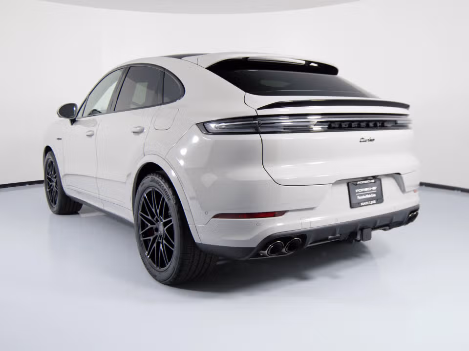 2026 Porsche Cayenne Coup Turbo E-Hybrid - Photo 19