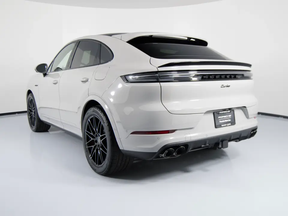 2026 Porsche Cayenne Coup Turbo E-Hybrid - Photo 23