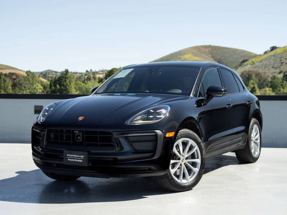 2025 Porsche Macan Base