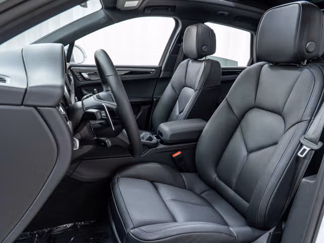 2025 Porsche Macan - Photo 34