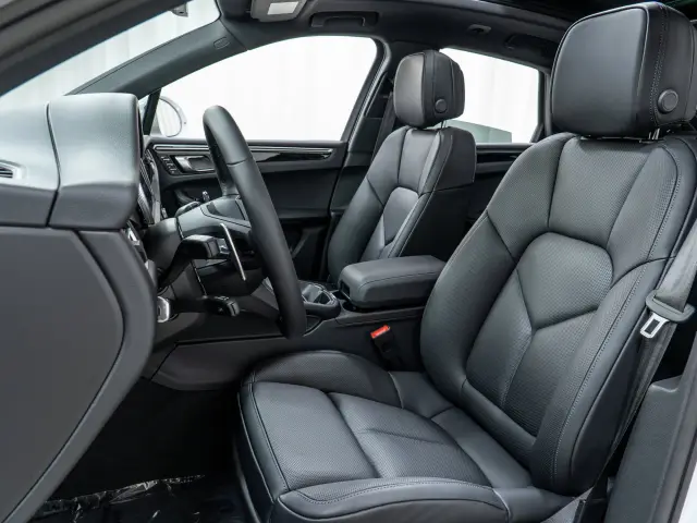 2025 Porsche Macan - Photo 38