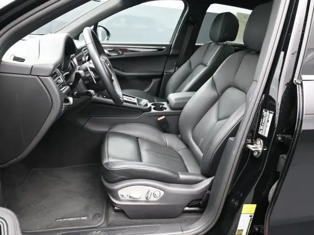 2025 Porsche Macan Base - Photo 38
