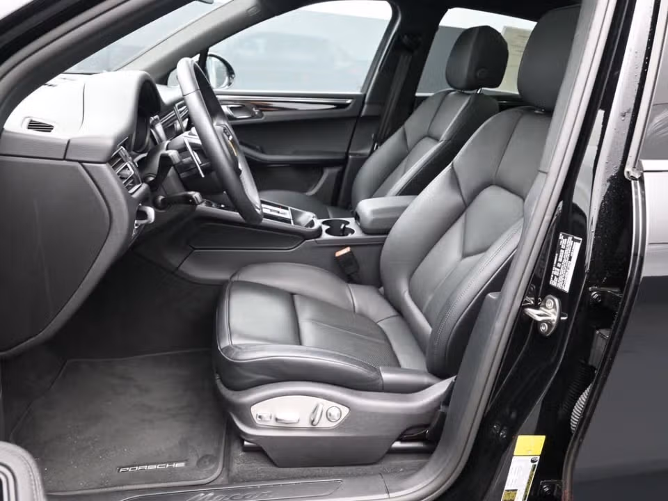 2025 Porsche Macan Base - Photo 35