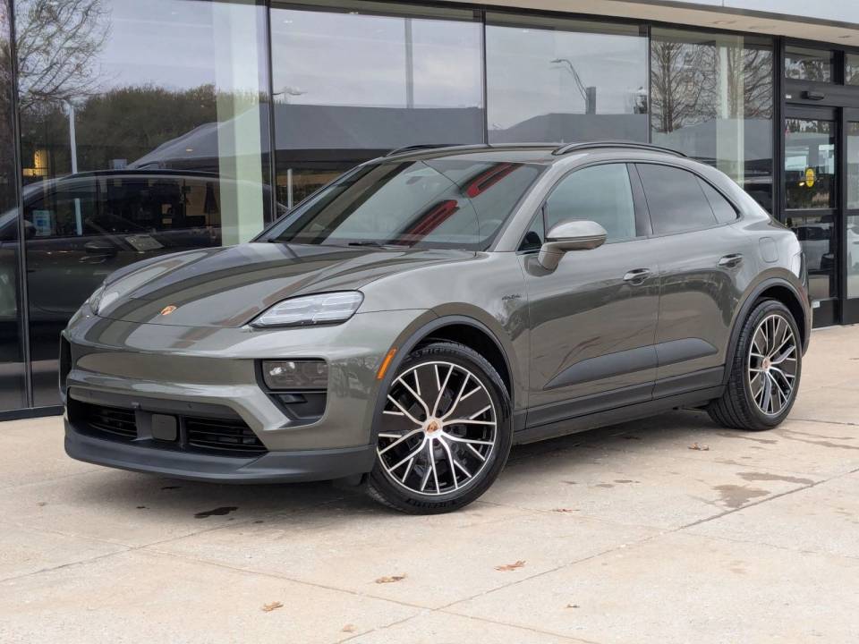2026 Porsche Macan Base