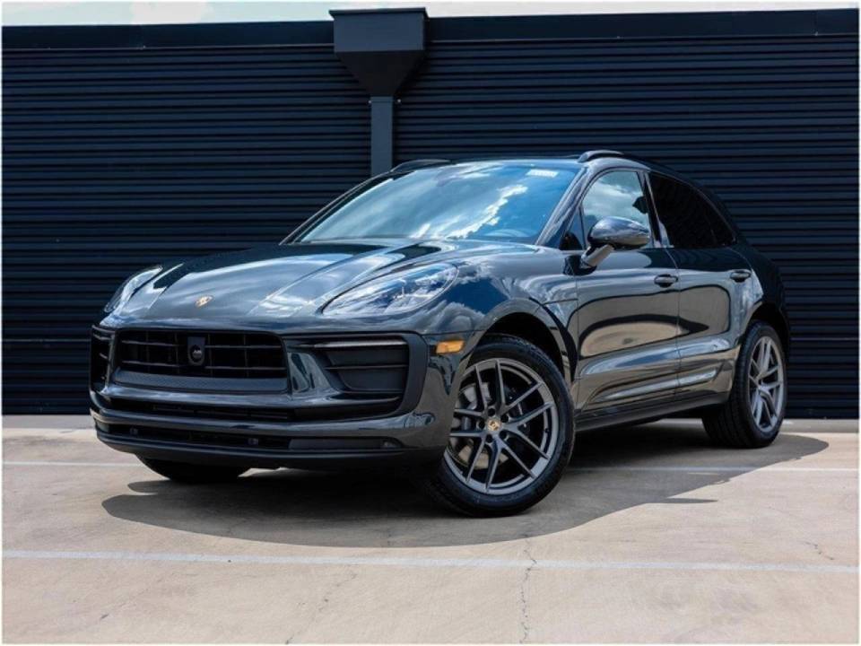 2025 Porsche Macan Base