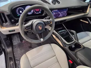 2025 Porsche Cayenne Coup GTS - Photo 29