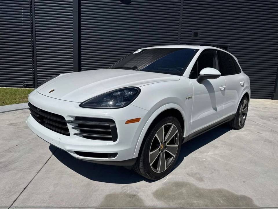 2023 Porsche Cayenne Platinum Edition