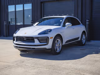 2025 Porsche Macan's photo