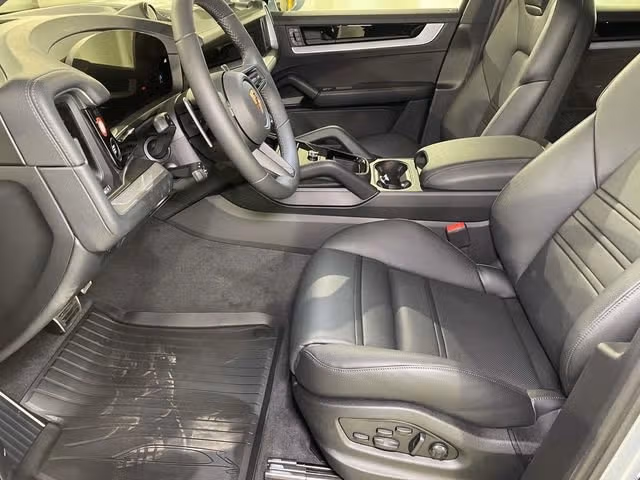 2026 Porsche Cayenne S - Photo 34