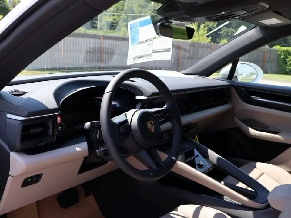 2025 Porsche Macan Base - Photo 23