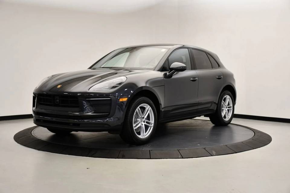 2025 Porsche Macan Base